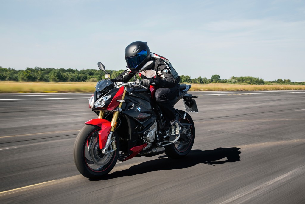 2017 BMW S 1000 R.