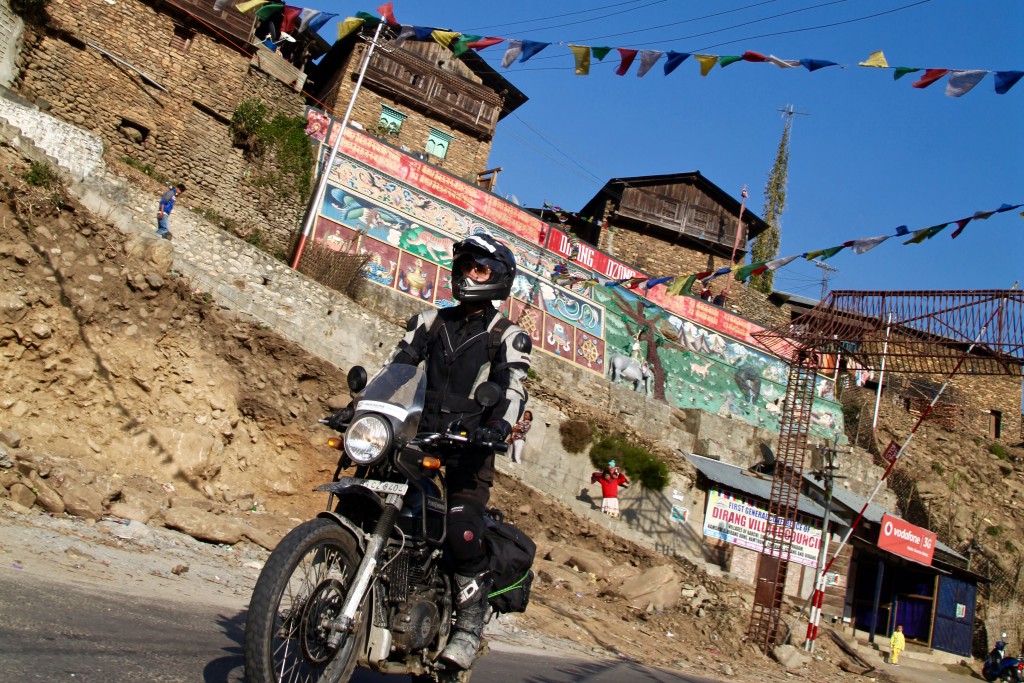 As we apprach Tibet, the Indian countrside starts looking like Tibet