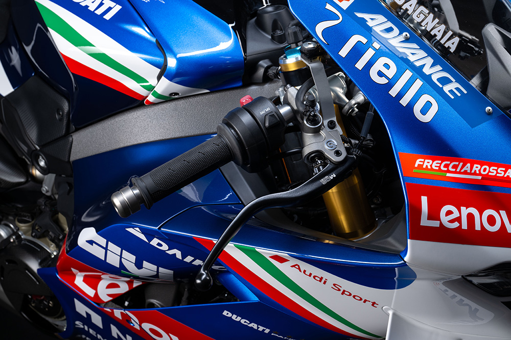 MY25_PANIGALE_V4S_TRICOLORE_ITALIA _16__UC768797_Low