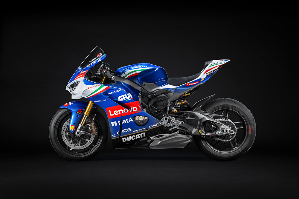 MY25_PANIGALE_V4S_TRICOLORE_ITALIA _3__UC768787_Low