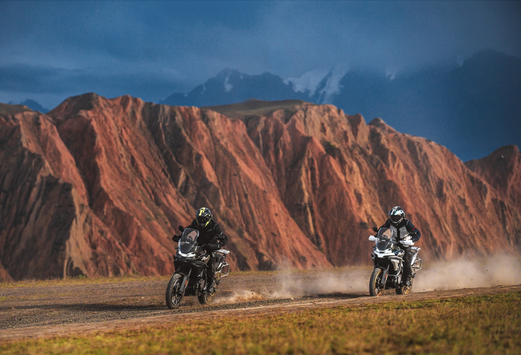 CFMOTO 700MT-1
