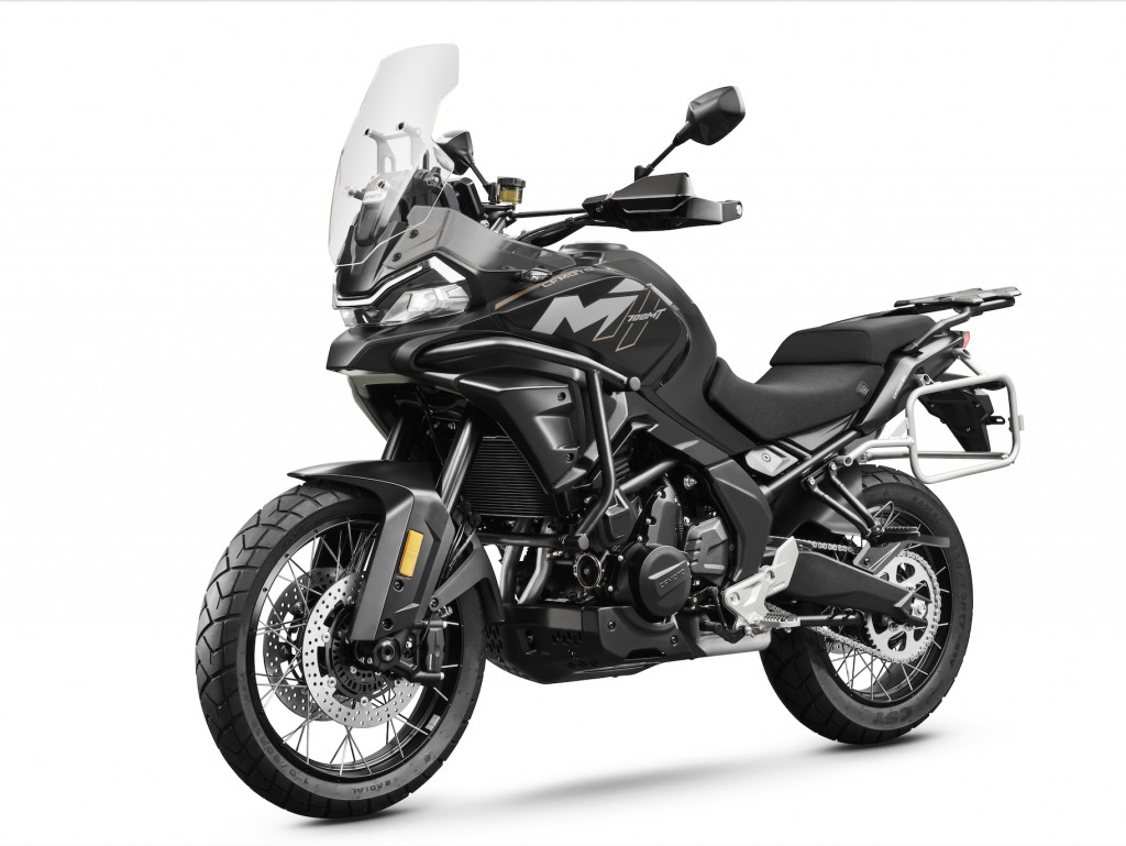 CFMOTO 700MT-black 1