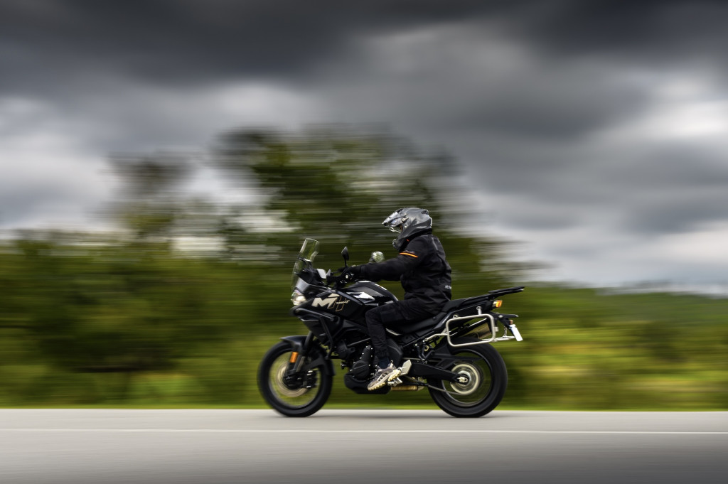 CFMOTO 700MT- black pan