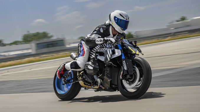 P90608477_highRes_bmw-motorrad-present