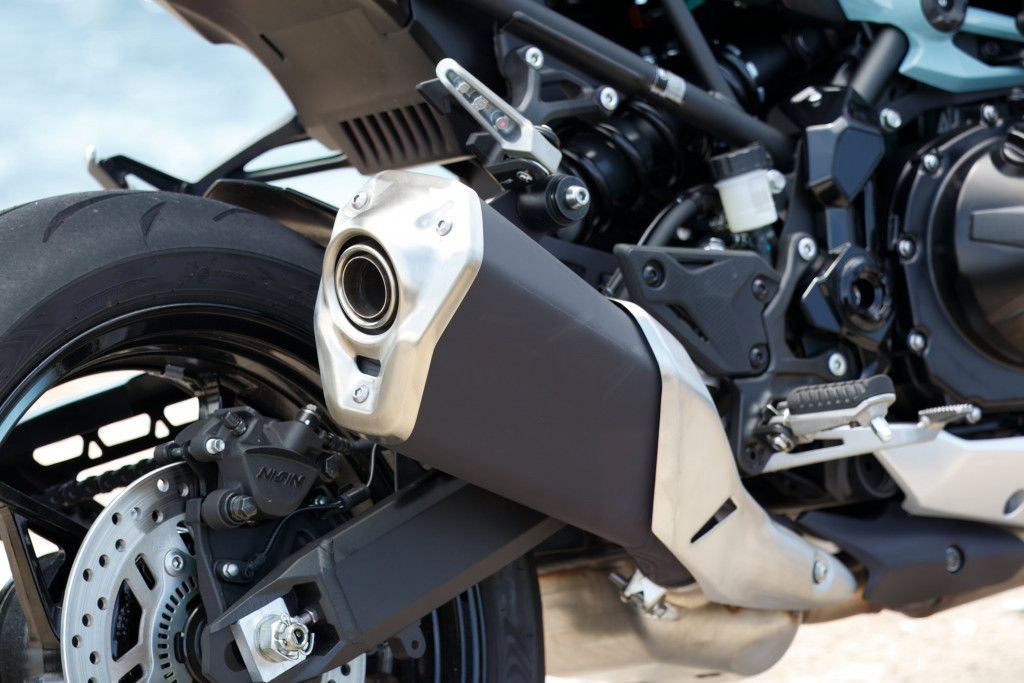 Stubby exhaust