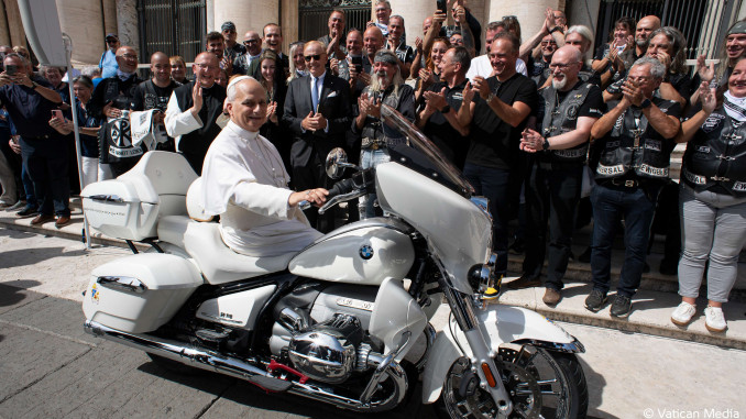P90616736_highRes_a-bmw-r-18-transcont the Pope’s ride