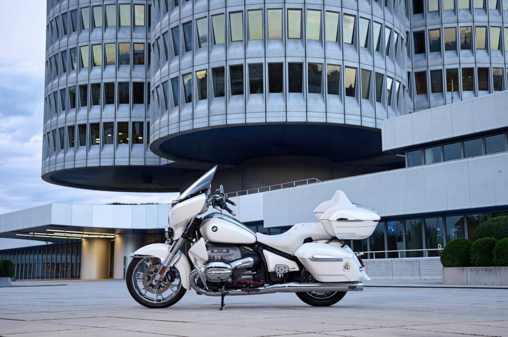 The Pope Rode THE POPE’S RIDE - Road Rider Magazine