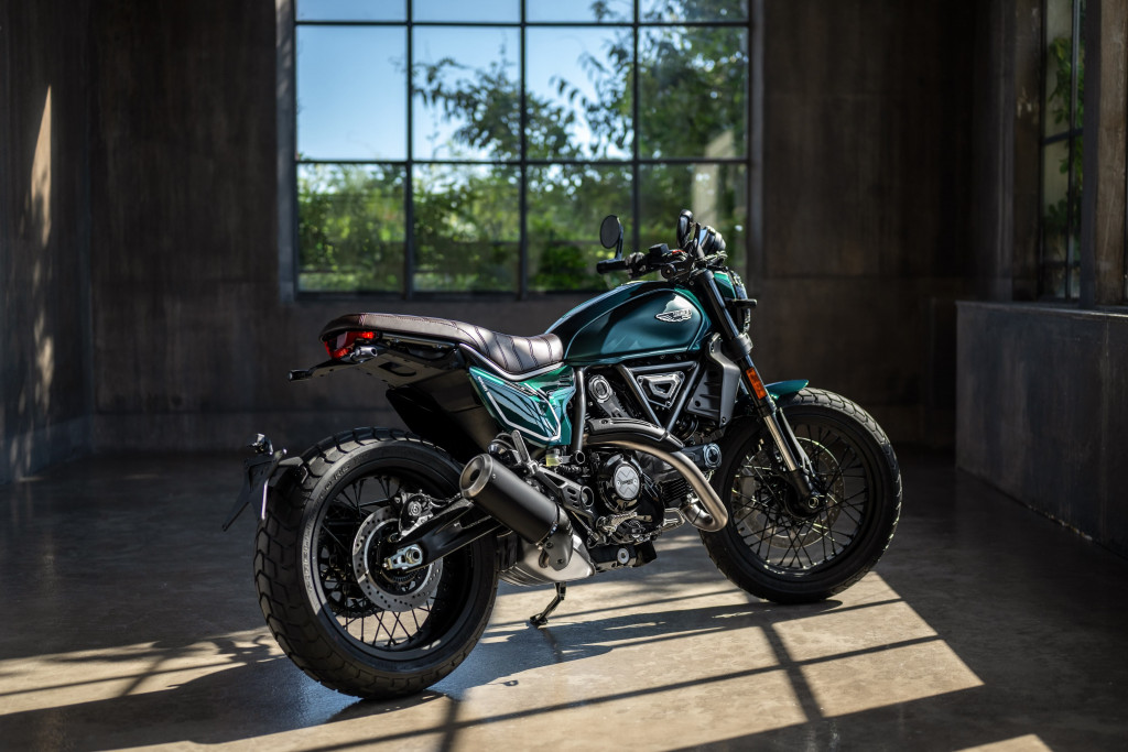 02 - MY26_SCRAMBLER_NIGHTSHIFT_EMERALDGREEN _20__UC852221_High