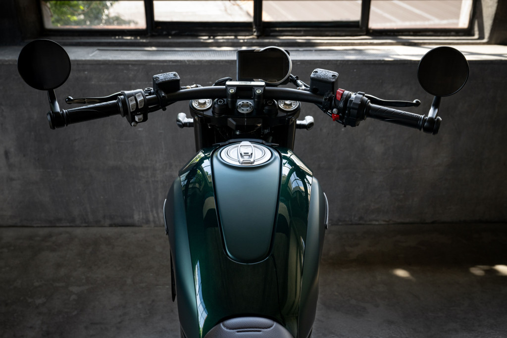04 - MY26_SCRAMBLER_NIGHTSHIFT_EMERALDGREEN _10__UC852222_High