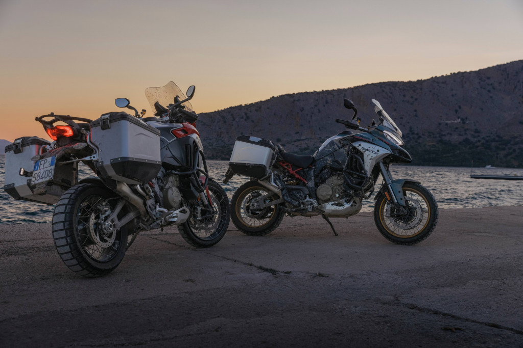 07 - MY26_MULTISTRADA_V4_RALLY_STATICS_HERO _35__UC856471_High