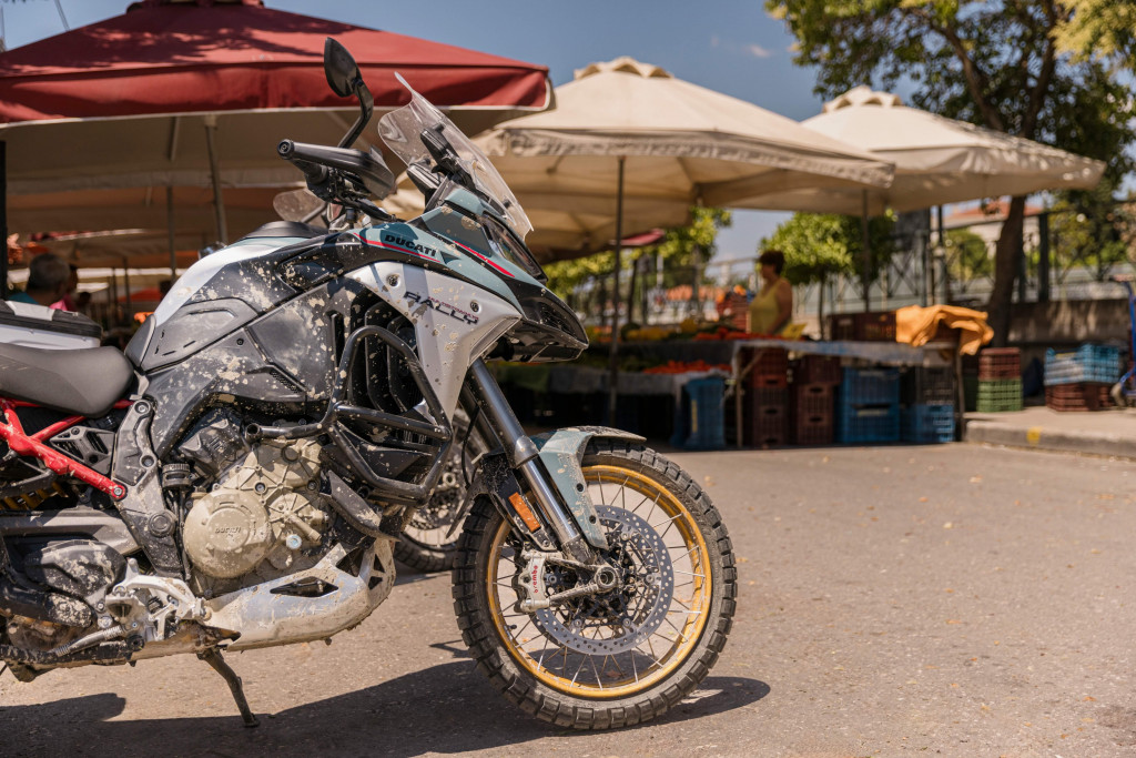 08 - MY26_MULTISTRADA_V4_RALLY_STATICS_HERO _28__UC856473_High