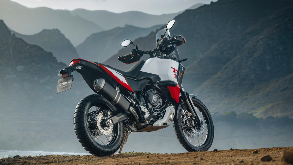 2026-Yamaha-XTZ700D-EU-Redline_White-Static-004-03