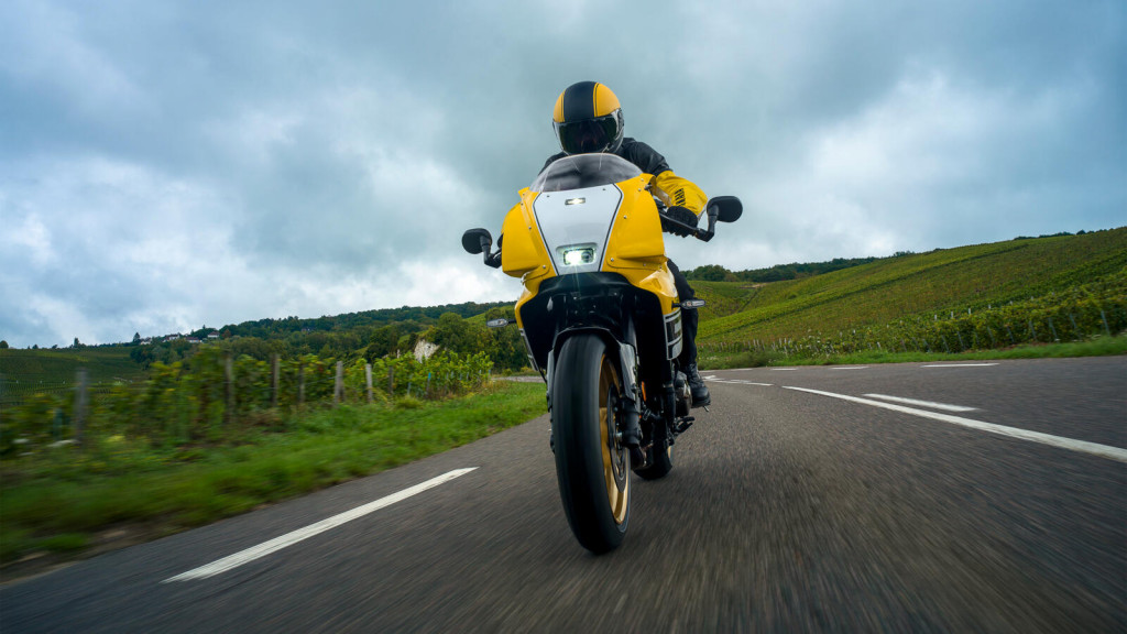 2026_YAM_XS850GP_EU_LRYS1_ACT_003_03_preview