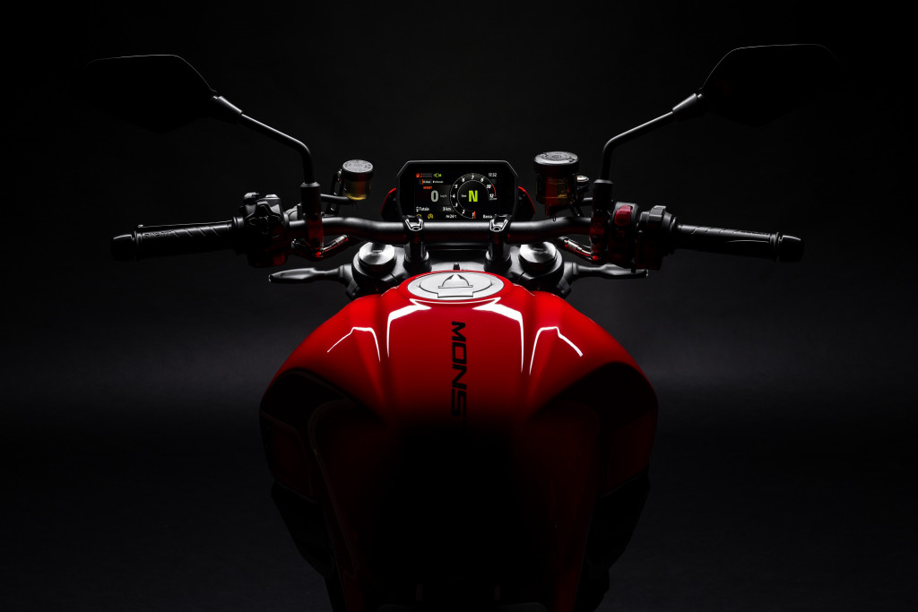 MY26_MONSTER_DETAILS _24__UC870569_Mid