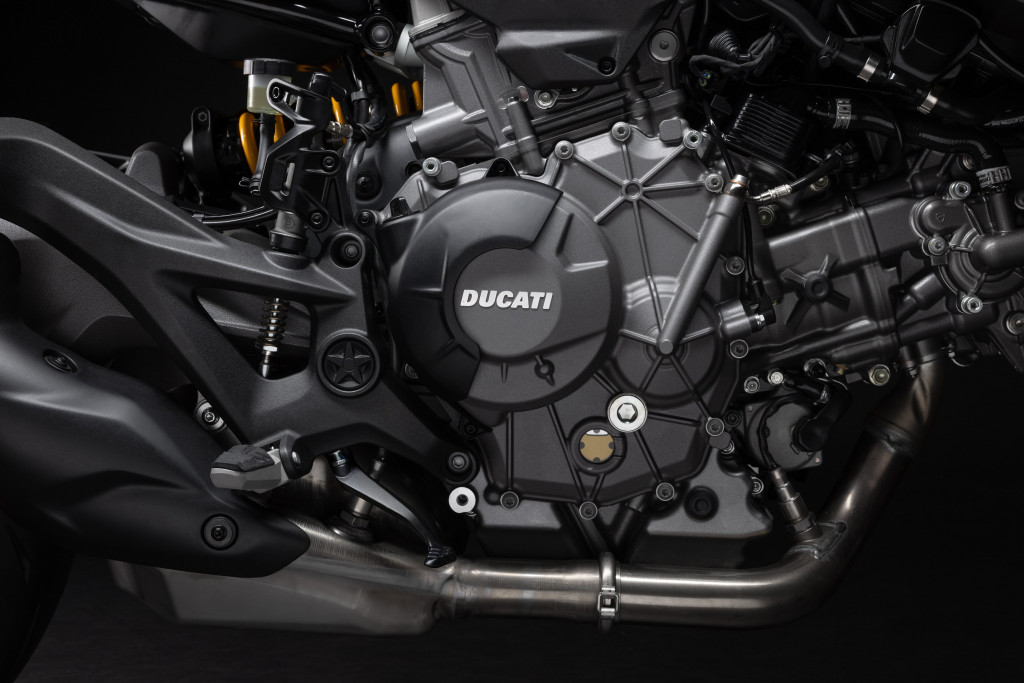 MY26_MONSTER_DETAILS _32__UC870577_Mid