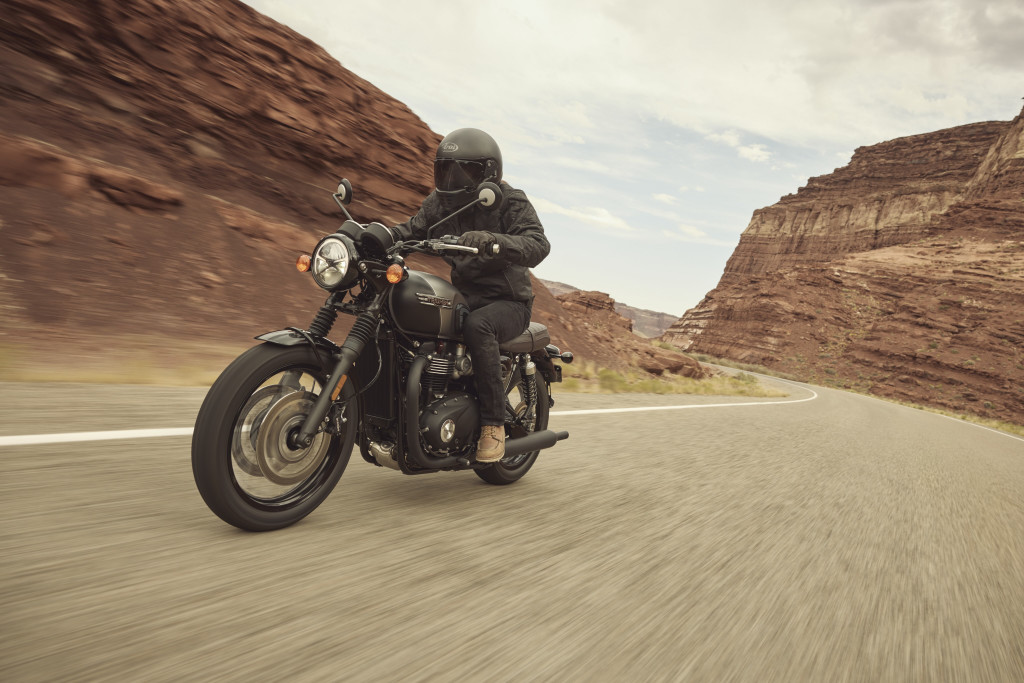 Bonneville Bobber Black
