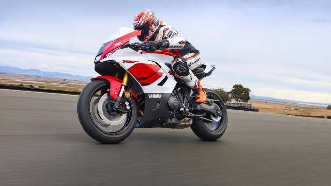 2026_YAM_YZF700R7_EU_BWP1_ACT_001_03_preview