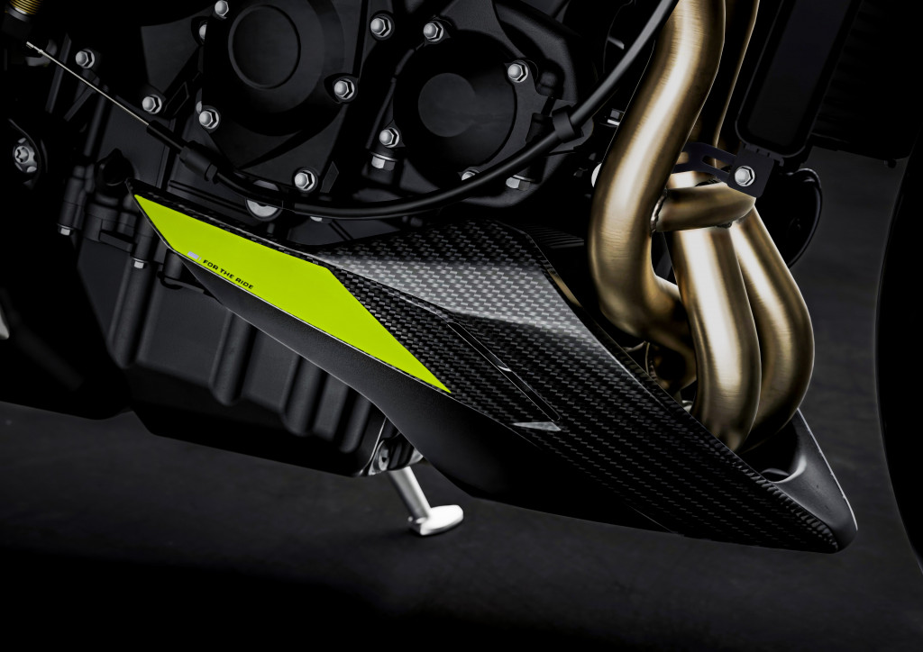 StreetTriple_Moto2_MY26_BellyPan_Landscape