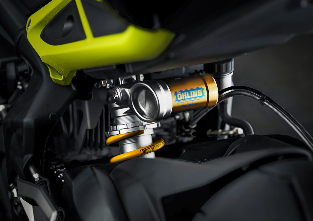 StreetTriple_Moto2_MY26_OhlinsPiggyback_Landscape