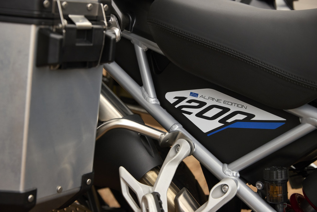 Tiger_1200_Alpine_Edition_MY26_CW4I9848_GE