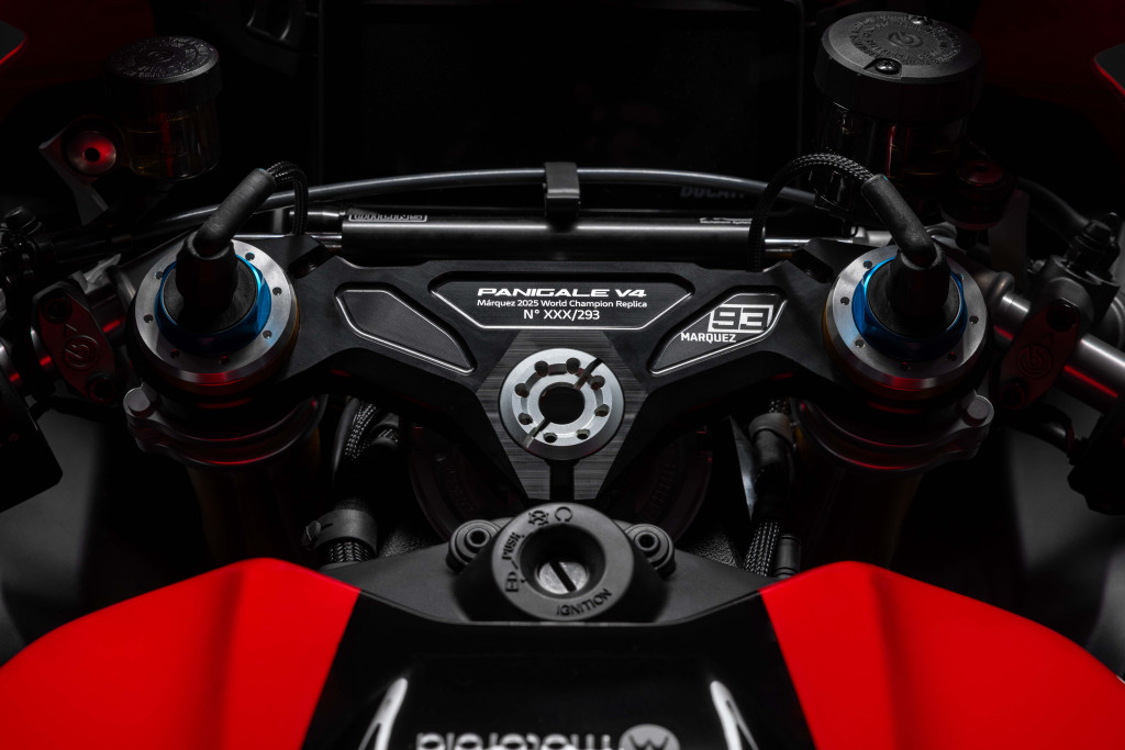 Panigale_V4_Marquez_2025_World_Champion_Replica-9