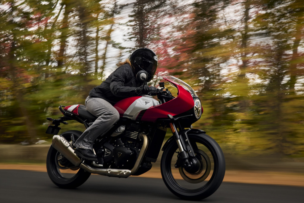 Thruxton_400_OE_MY26_05291_JP