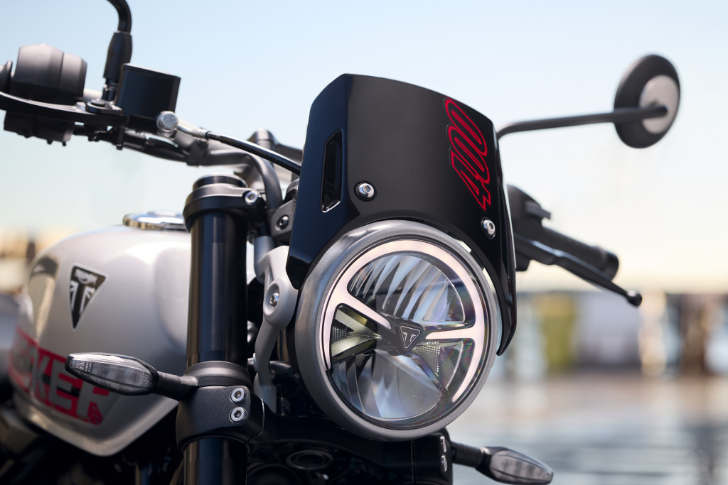 Tracker_400_OE_MY26_10032_JP