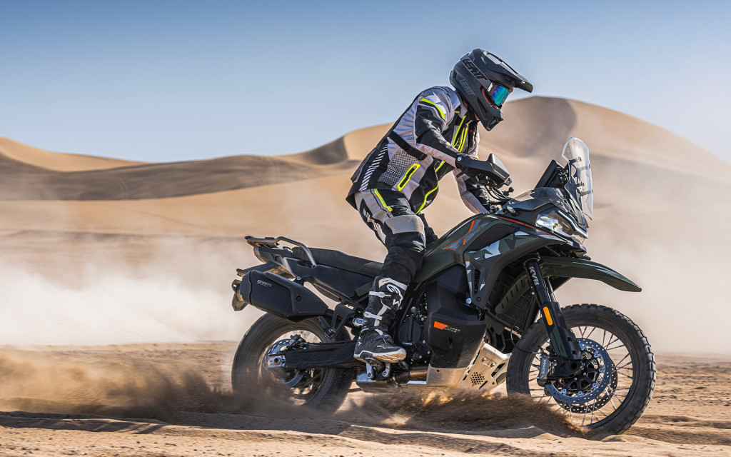 CFMOTO_1000MT-X_Lifestyle (5)