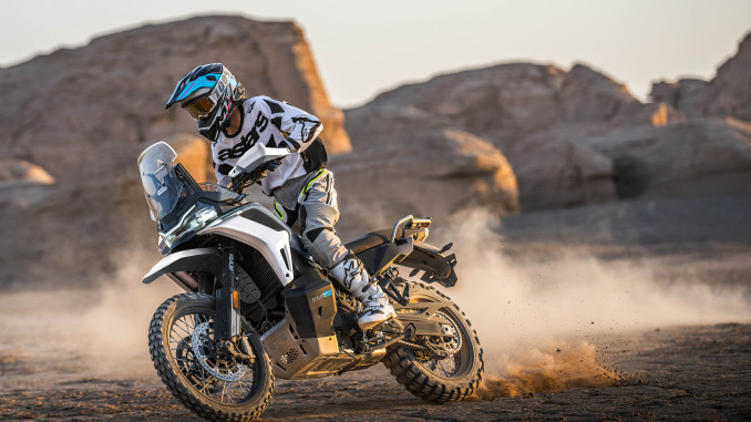 CFMOTO_1000MT-X_Lifestyle (6)