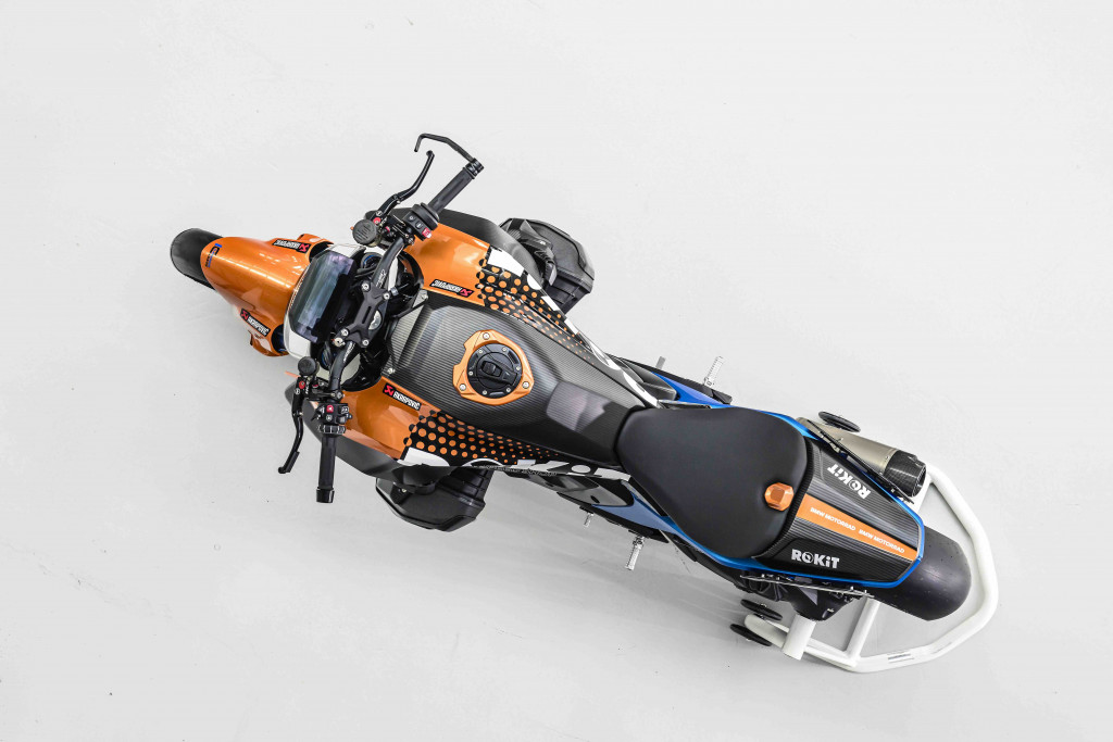 P90630219_highRes_bmw-presents-the-r-1