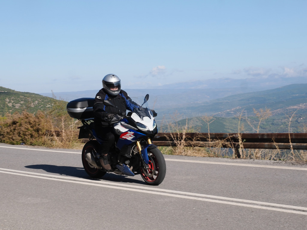 Jašući visoko iznad unutrašnjosti Grčke