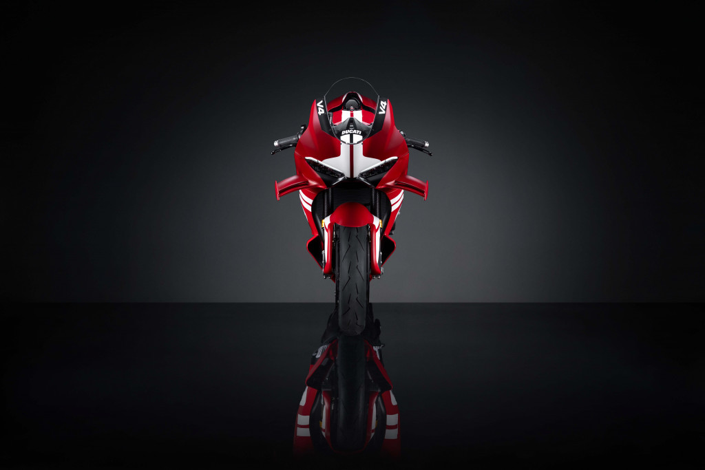 MY27_SUPERLEGGERA_V4_CENTENARIO_STUDIO_1_1