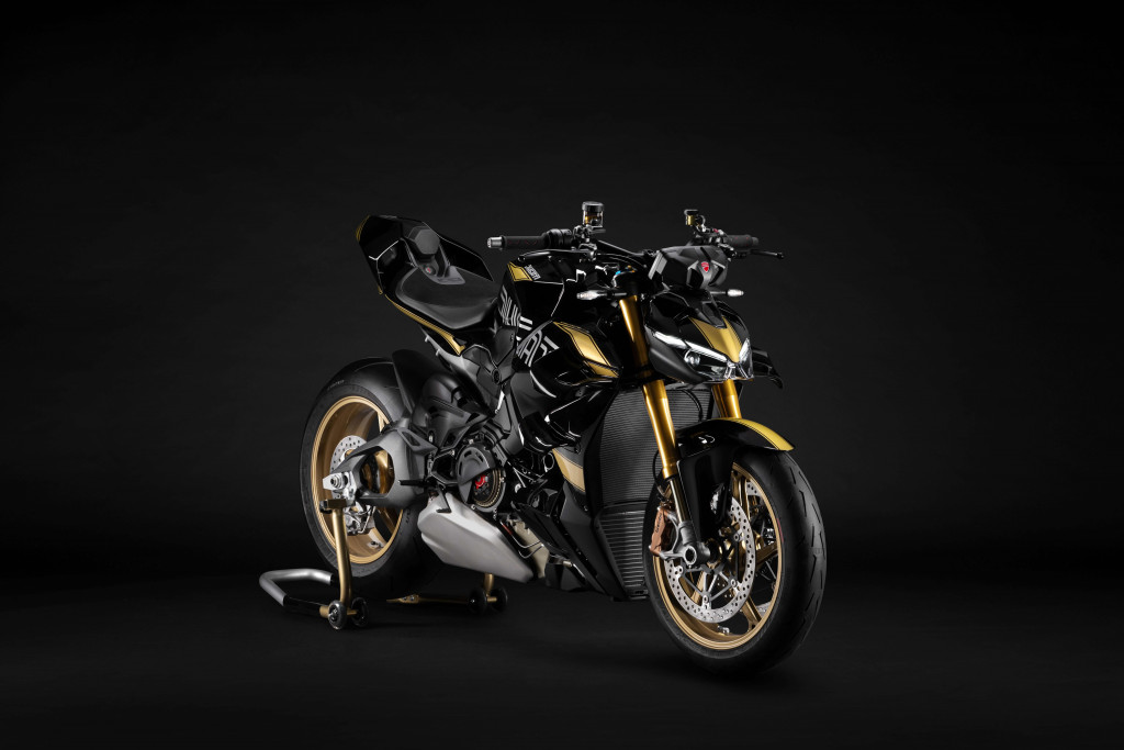 03_-_COLLEZIONE_100_STREETFIGHTER_V4_100_2