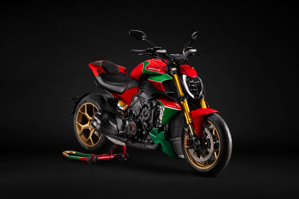 06_-_COLLEZIONE_100_DIAVEL_V4_RS_100_2