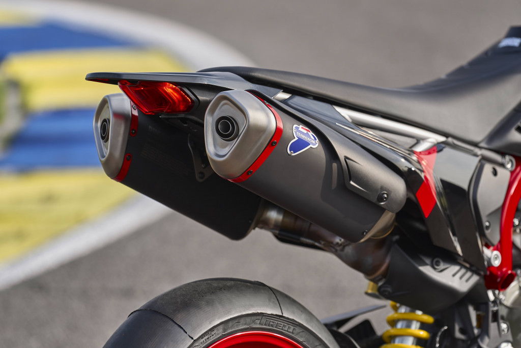 MY27_HYPERMOTARD_698_MONO_NERA_DETAILS_2