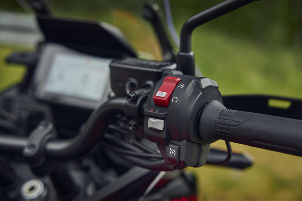 2026-CB1000GT_LOCATION_DETAIL_01_0074_L