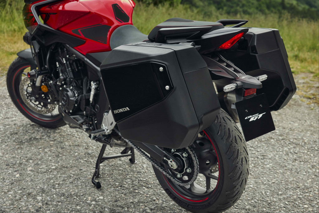 2026-CB1000GT_LOCATION_GRAND_PRIX_RED_ACCESSORY_DETAIL_01_0118_L