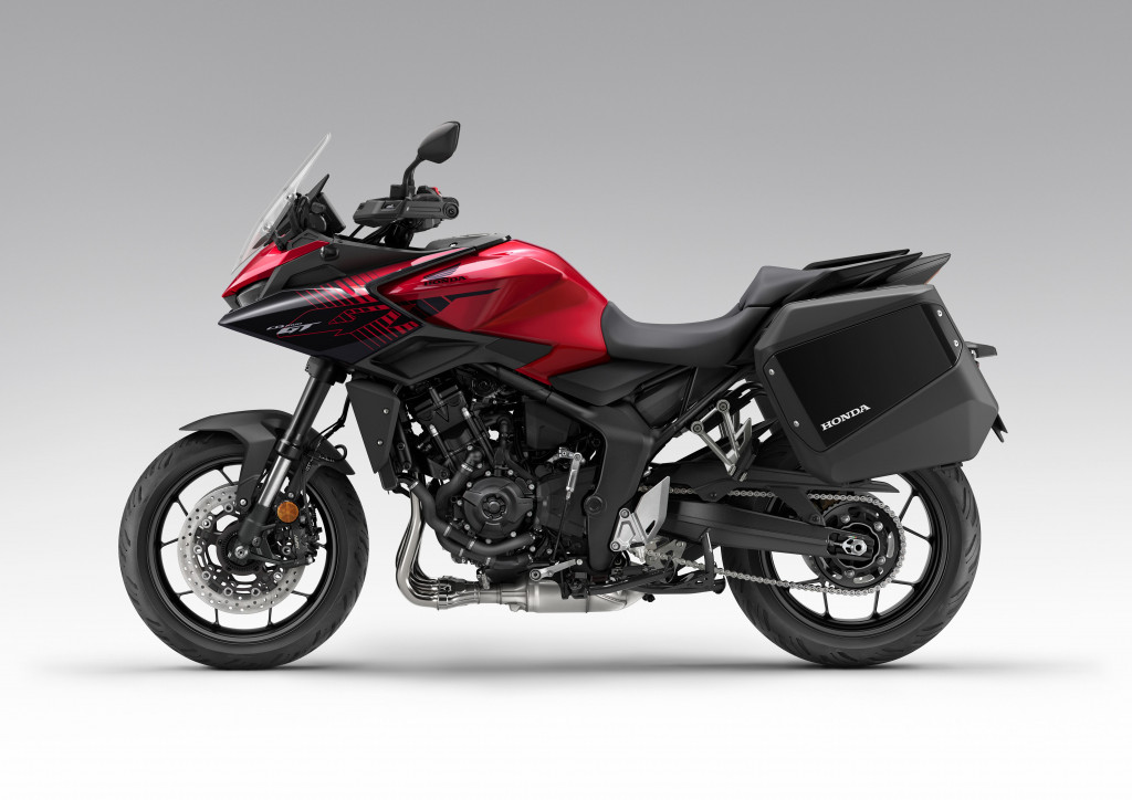 2026-CB1000GT_studio_A005_WithPannier_R-380_GrandPrixRed_ED_LhSide_M