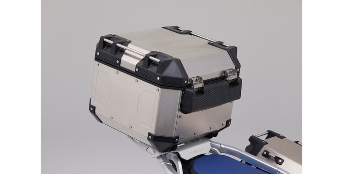 The 42L aluminium top box can hold a full-face helmet and includes a pillion backrest