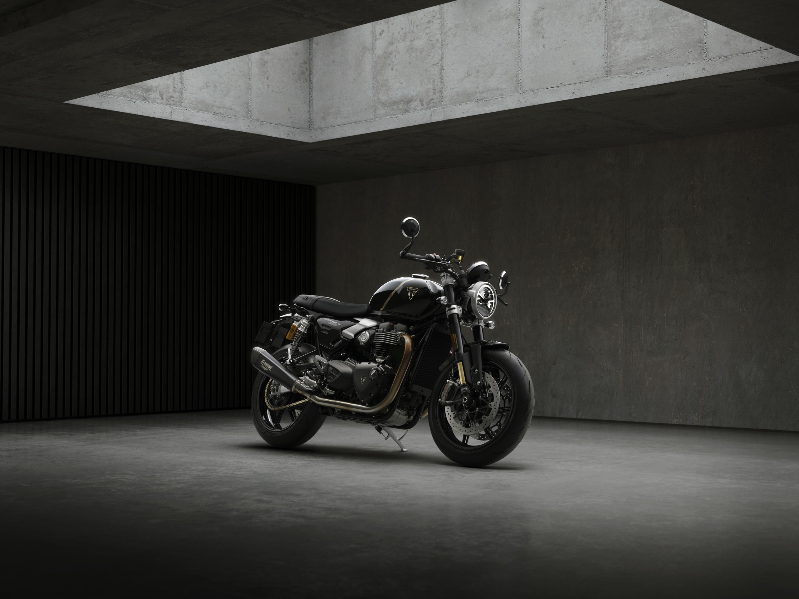 TFC_SpeedTwin1200_MY27_004_MP