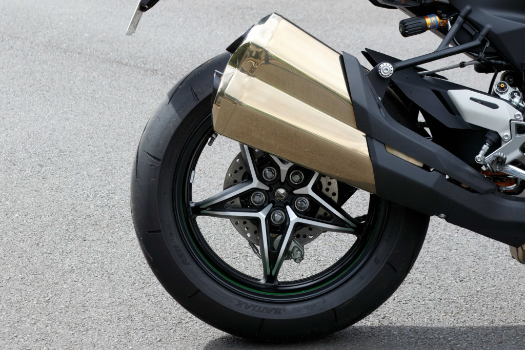 Chunky exhaust and single-sided swingarm