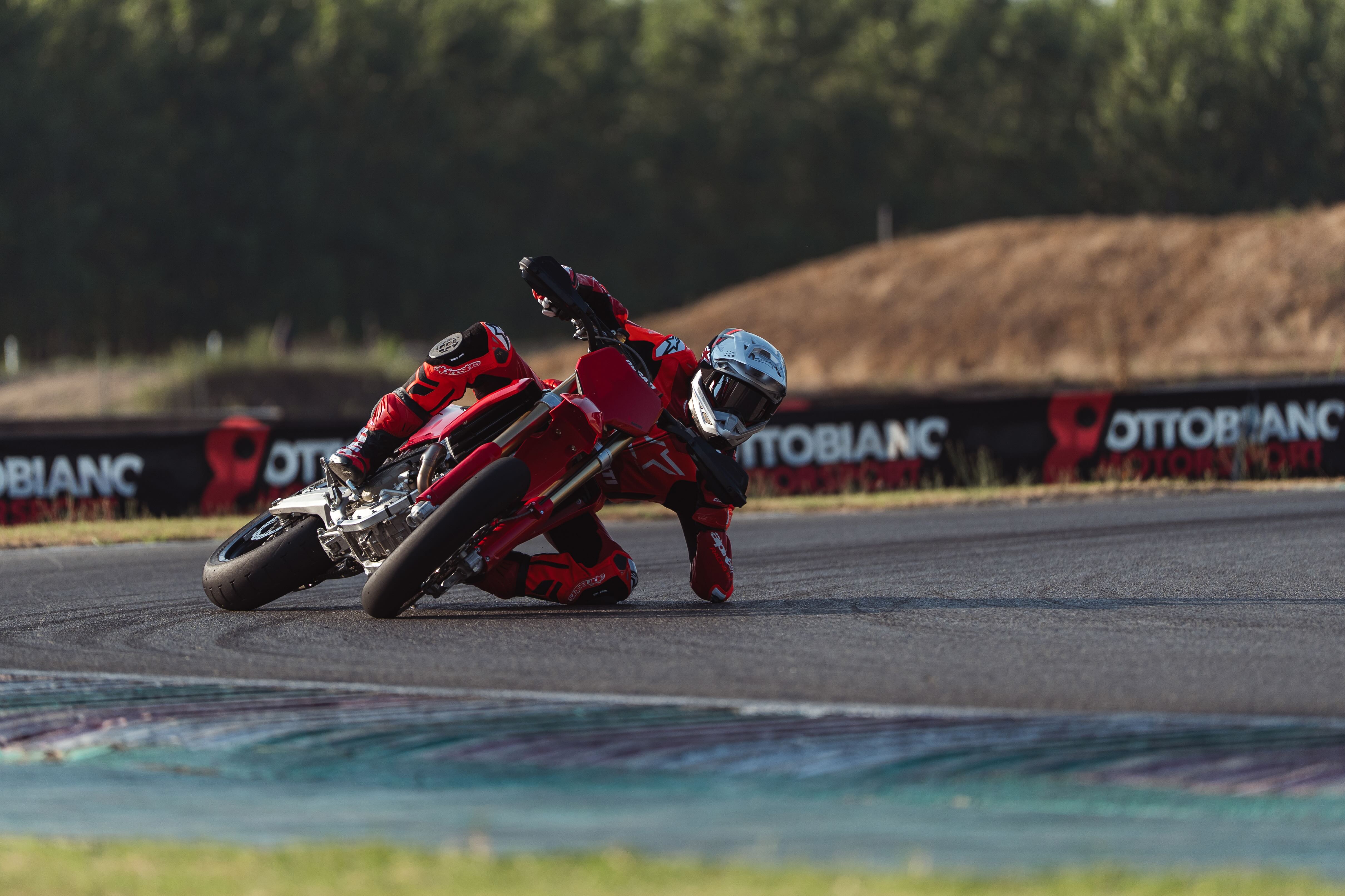 Desmo450_SM