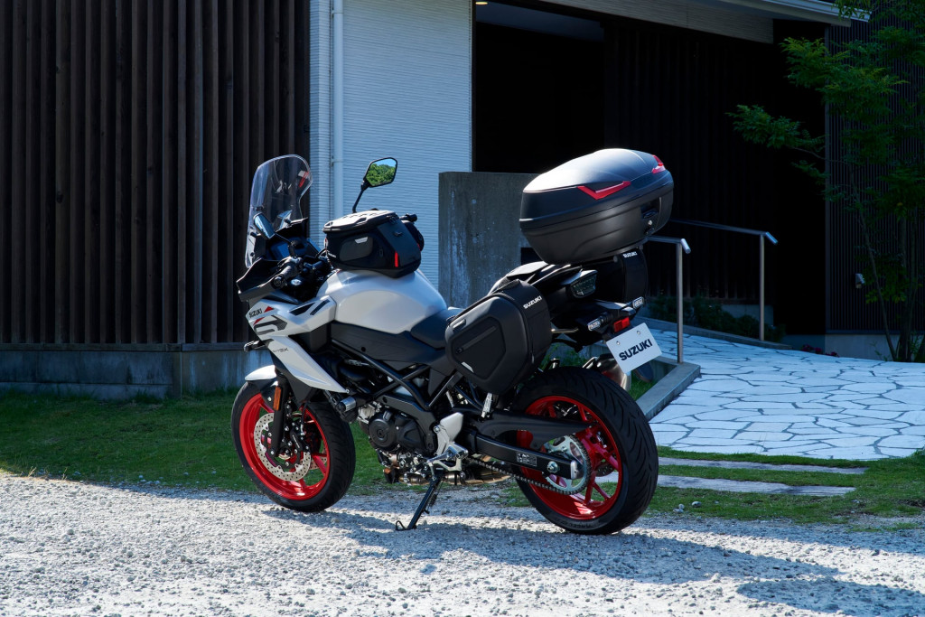 SV650GXRQM7_action_104