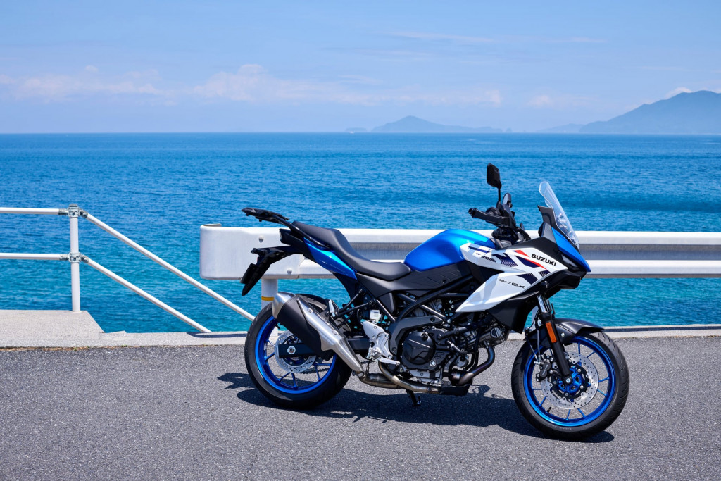 SV650GXRQM7_action_41