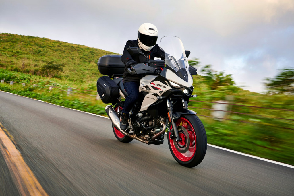 SV650GXRQM7_action_56