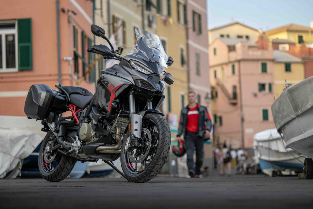 02_-_MY27_MULTISTRADA_V4_GT_STATICS_4