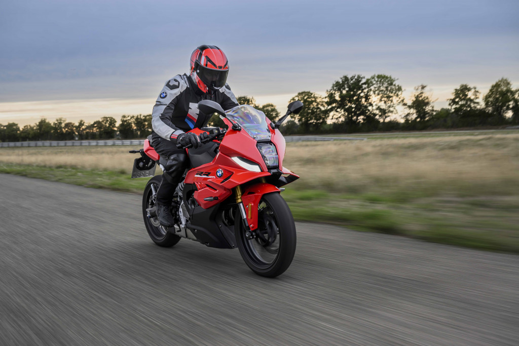 P90659843_highRes_bmw-f-450-rr