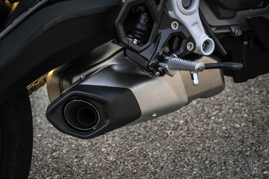P90659863_highRes_bmw-f-450-rr