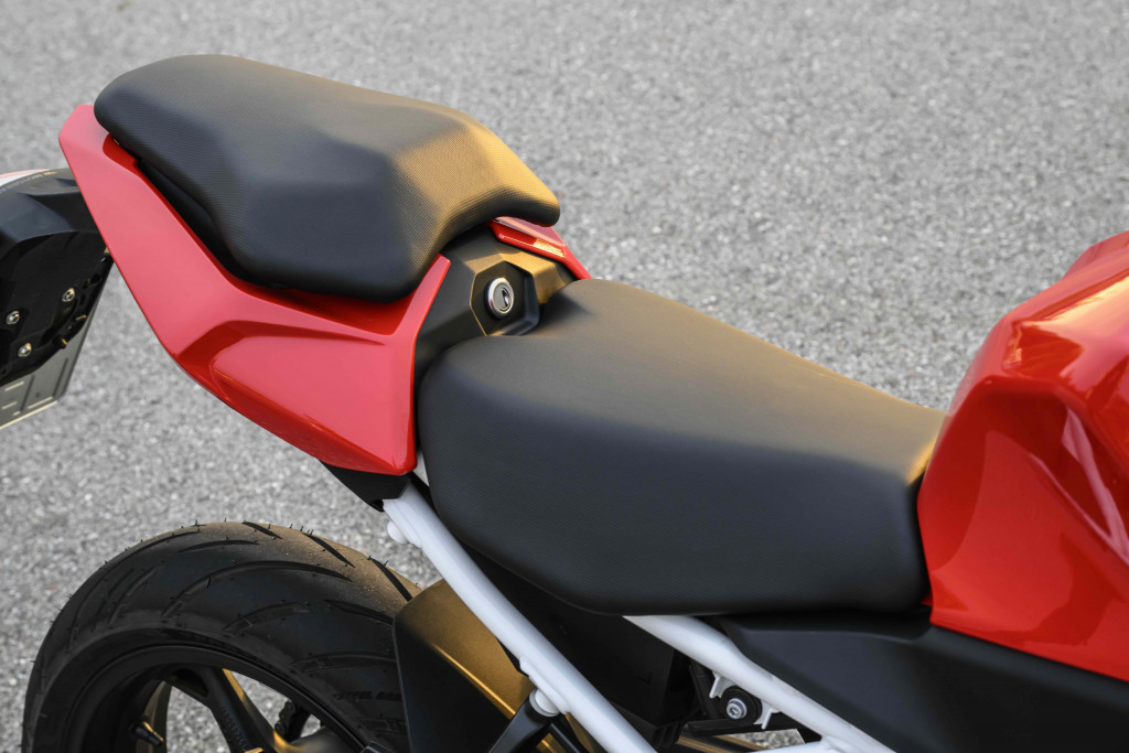 P90659864_highRes_bmw-f-450-rr