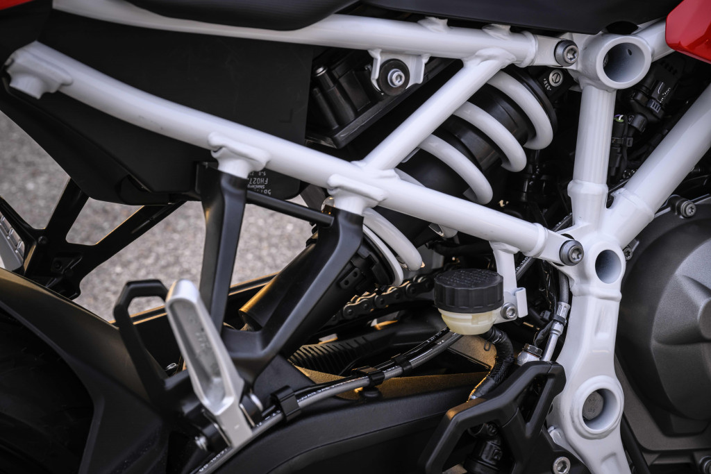P90659865_highRes_bmw-f-450-rr